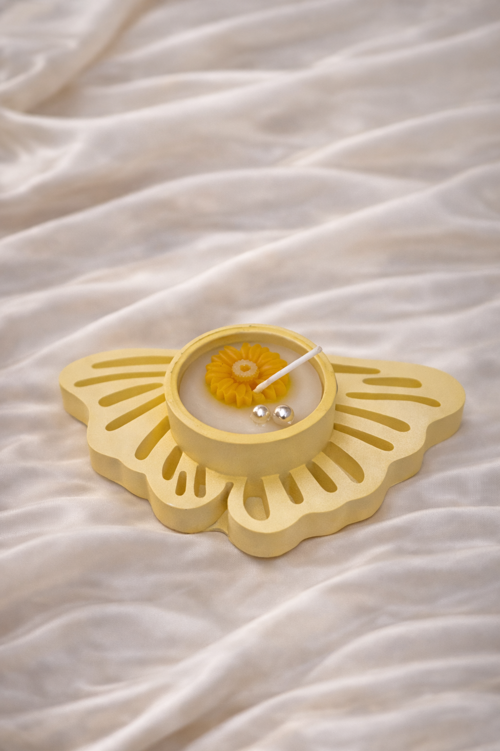 🦋 Broomoon Butterfly Blossom Candle