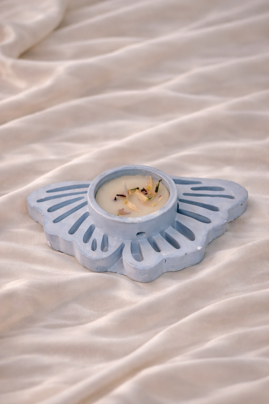 🦋 Broomoon Butterfly Blossom Candle