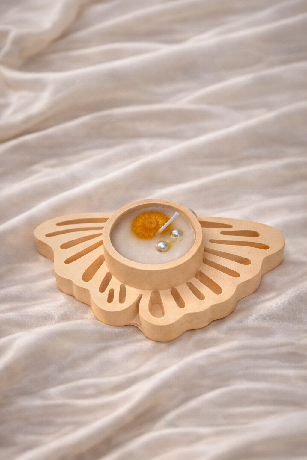 🦋 Broomoon Butterfly Blossom Candle