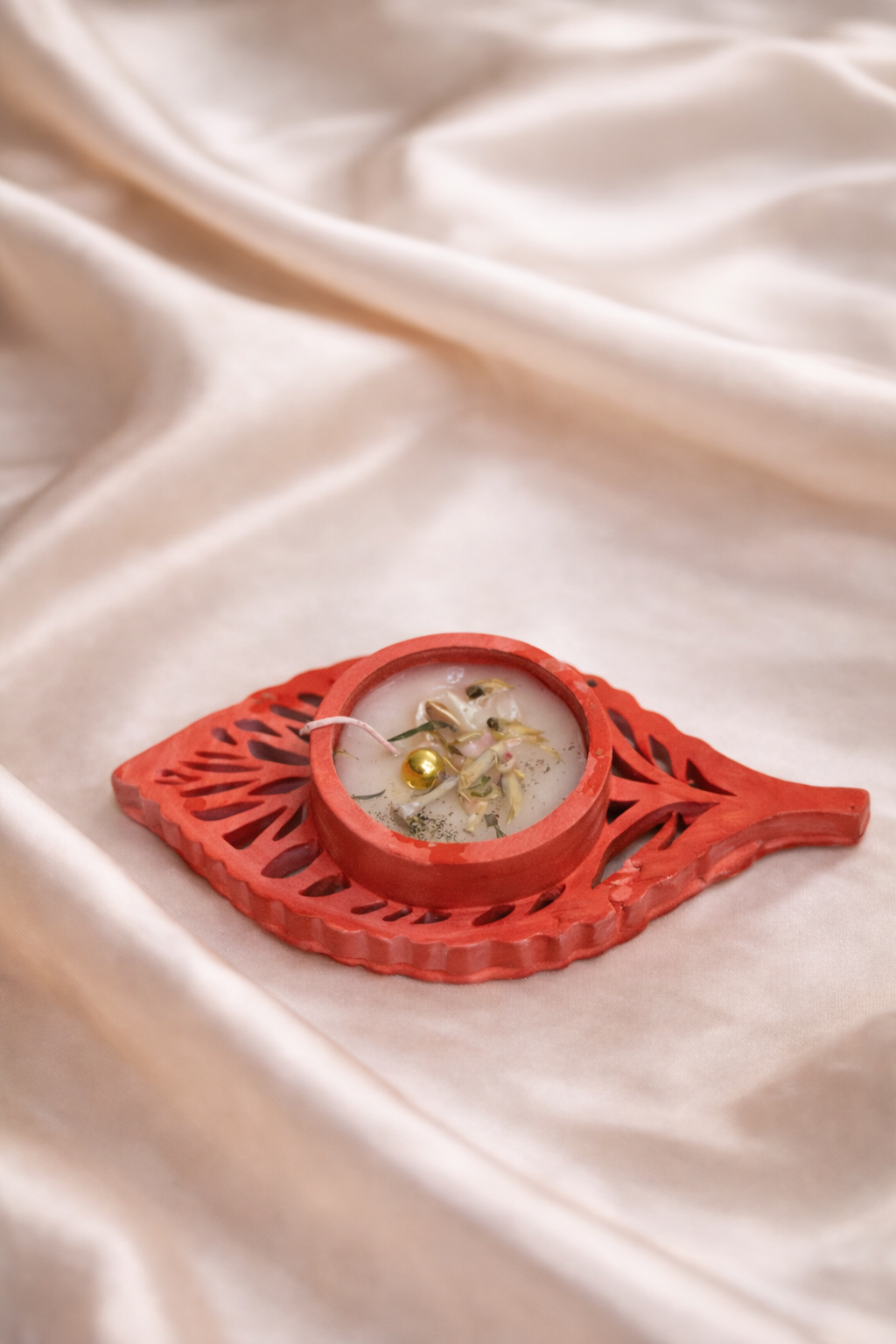 🌿 BloomLeaf Delight – Handcrafted Floral Leaf Tealight Candle