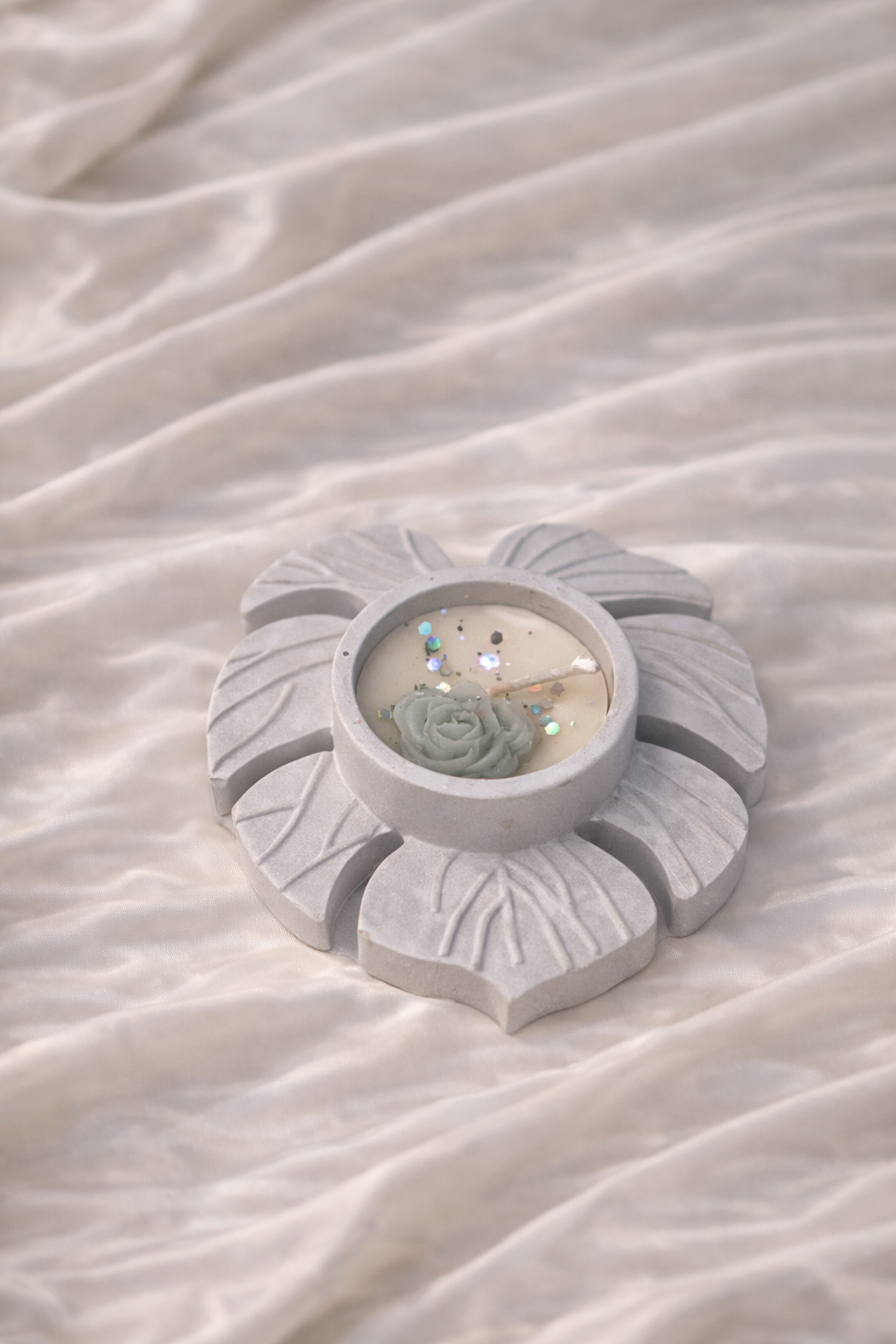 BROOMOON Petal Dream Tealight Candle