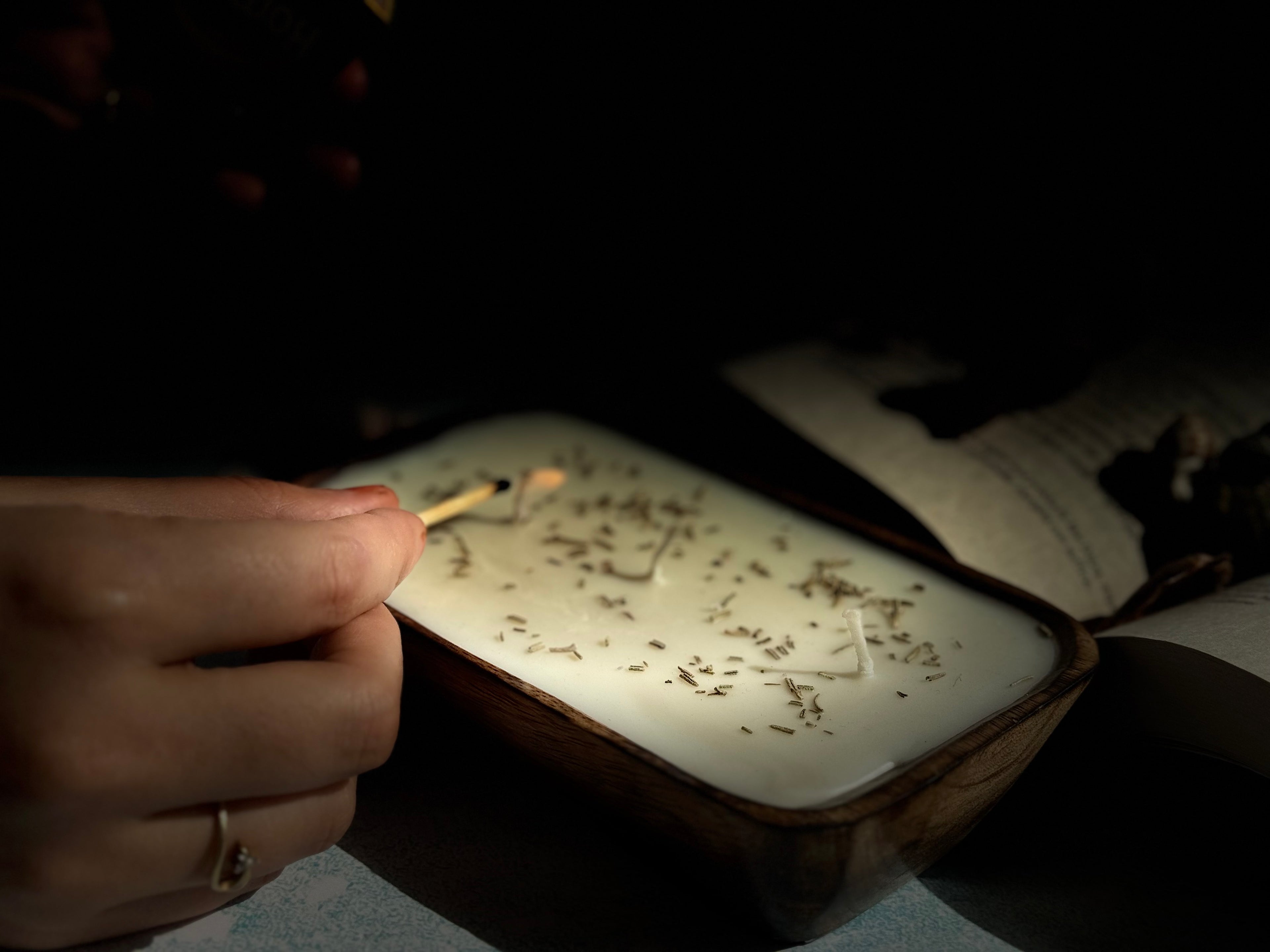 Broomoon Handmade Wooden Rectangular Soy Wax Candle – Luxury Multi-Wick Aromatherapy Candle for Home Décor