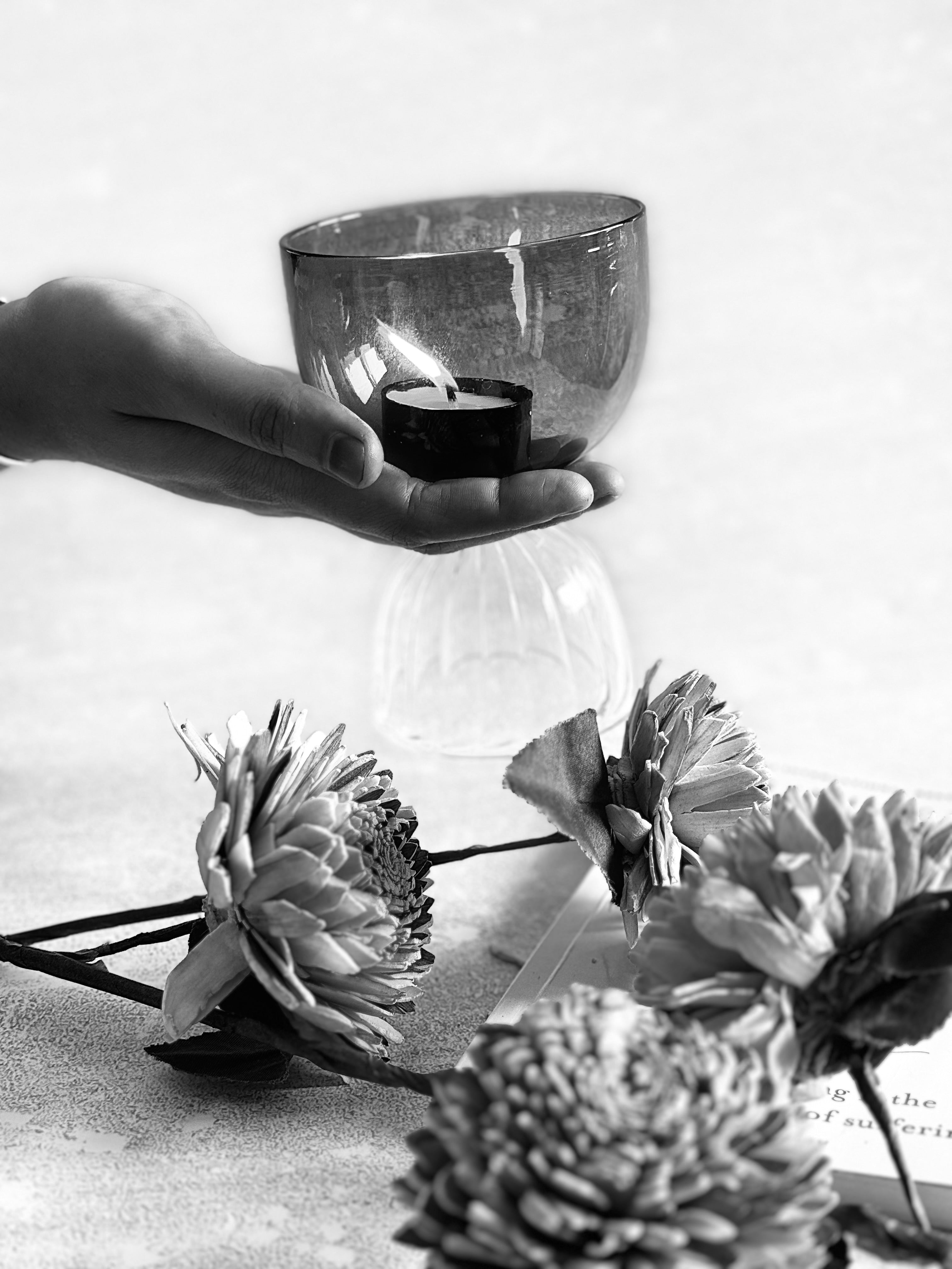 Amber Glass Pedestal Candle – Luxury Vintage-Inspired Decorative Candle