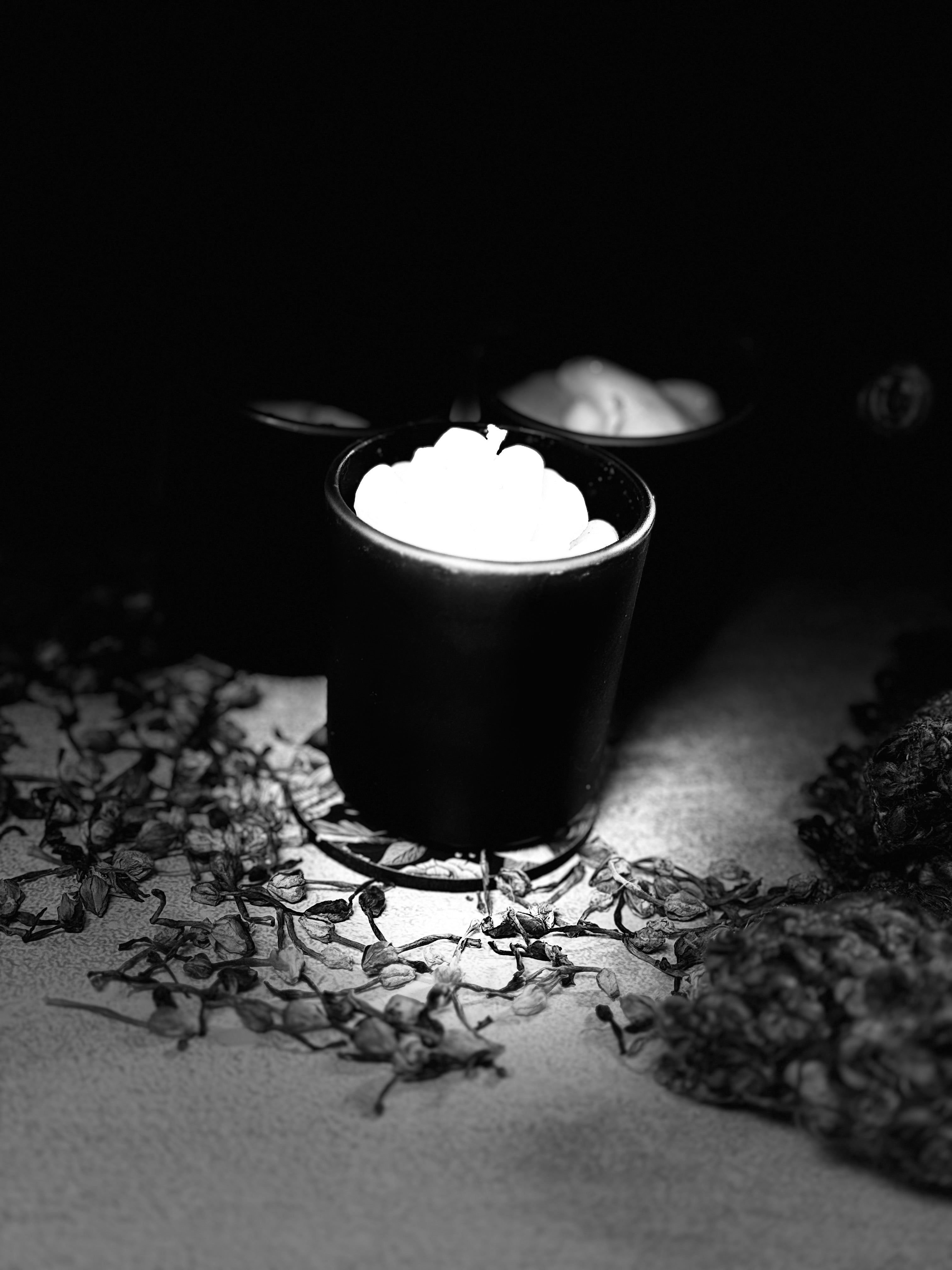 Luxury Black Matte Soy Wax Candle – Handmade Floral Jar Candle for Modern Home Décor