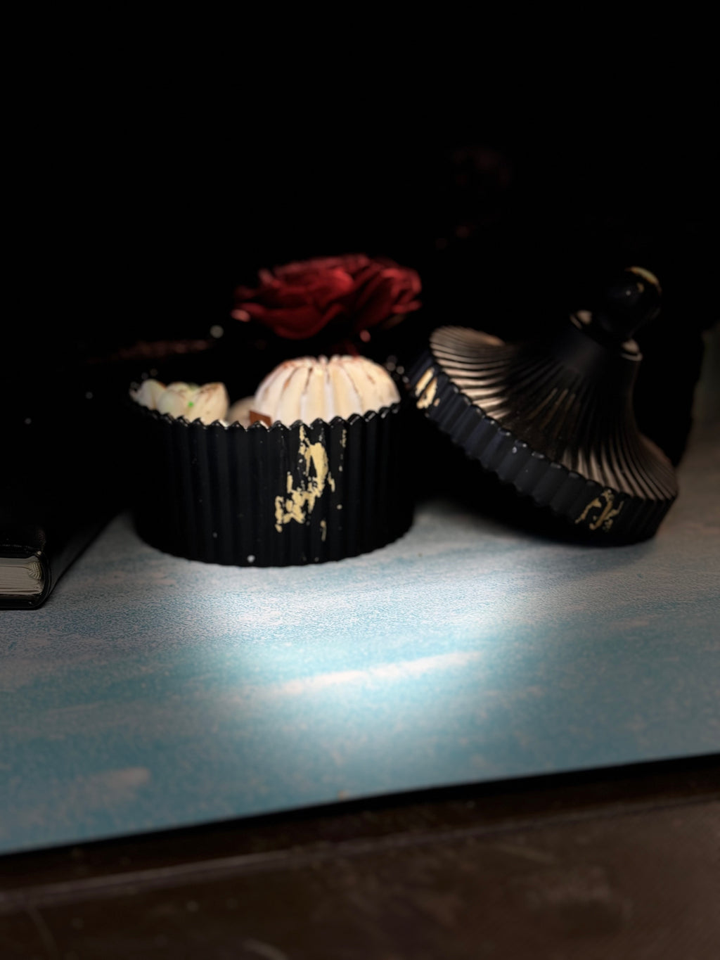 Luxury Black Ribbed Jar Soy Candle – Handmade Decorative Candle with Lid for Elegant Home Décor