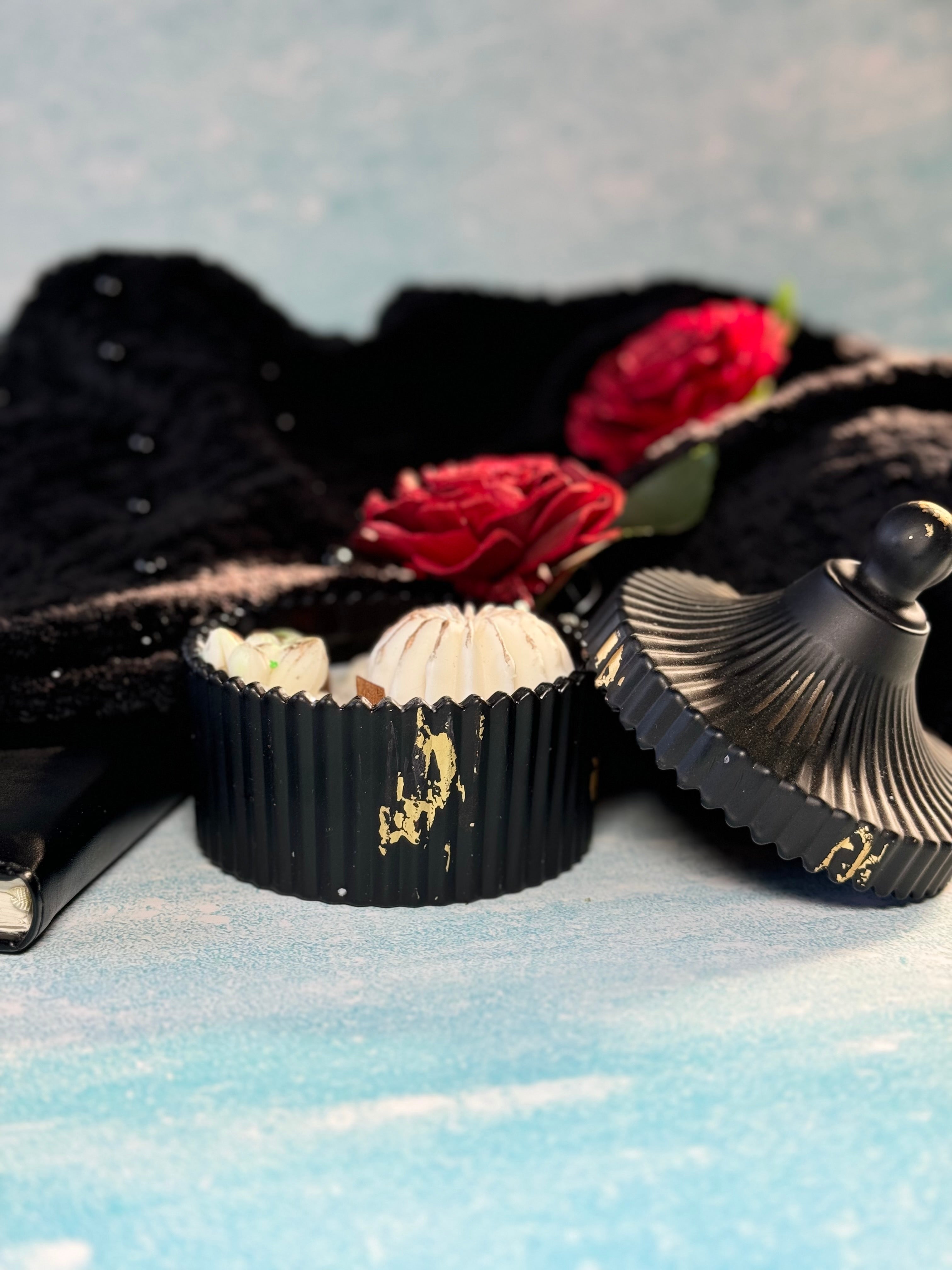 Luxury Black Ribbed Jar Soy Candle – Handmade Decorative Candle with Lid for Elegant Home Décor