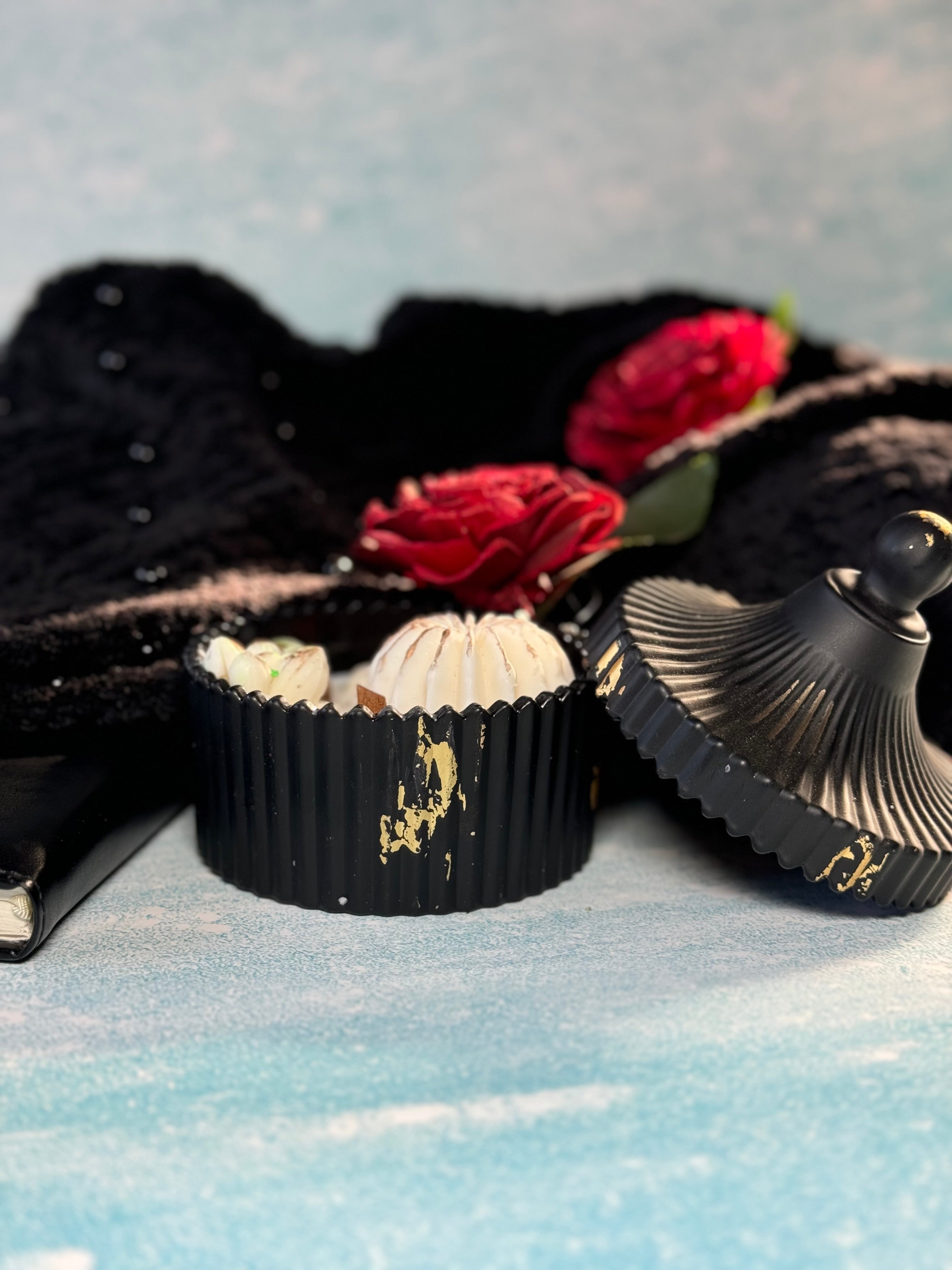 Luxury Black Ribbed Jar Soy Candle – Handmade Decorative Candle with Lid for Elegant Home Décor