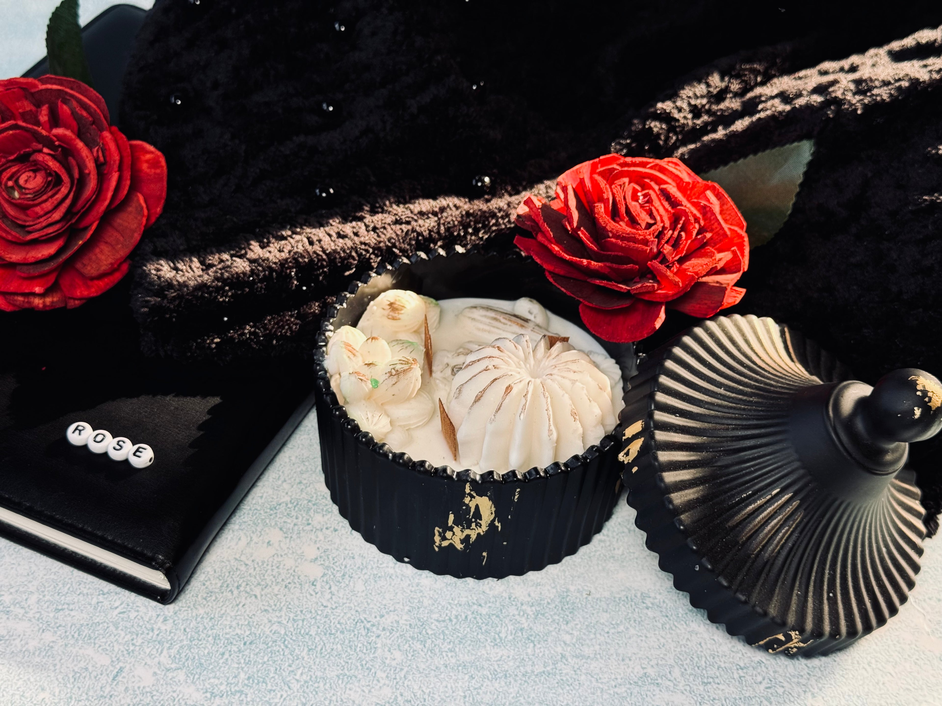 Luxury Black Ribbed Jar Soy Candle – Handmade Decorative Candle with Lid for Elegant Home Décor