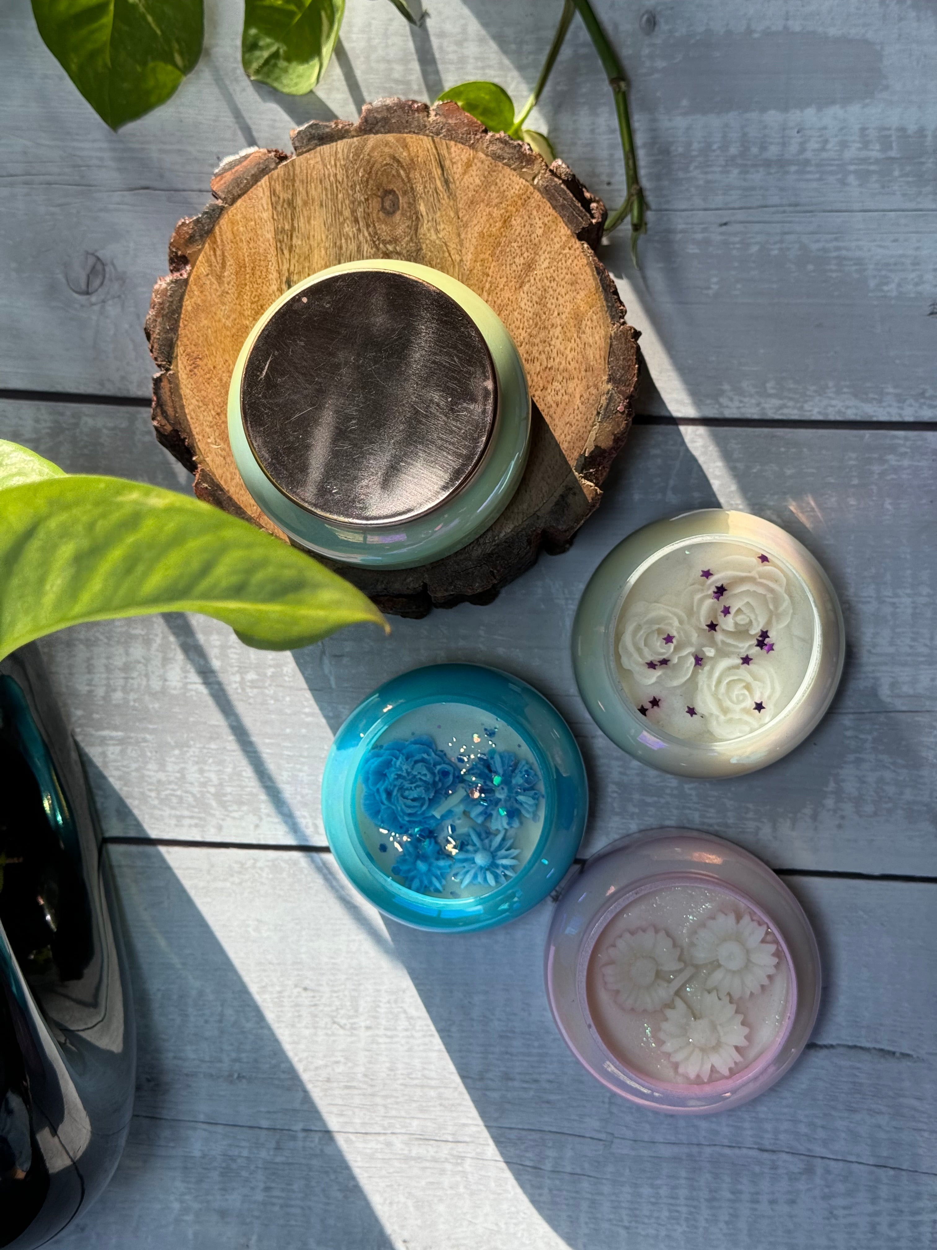 Luxury Iridescent Glass Soy Wax Candle – Handmade Decorative Jar Candle with Rose Wax Design