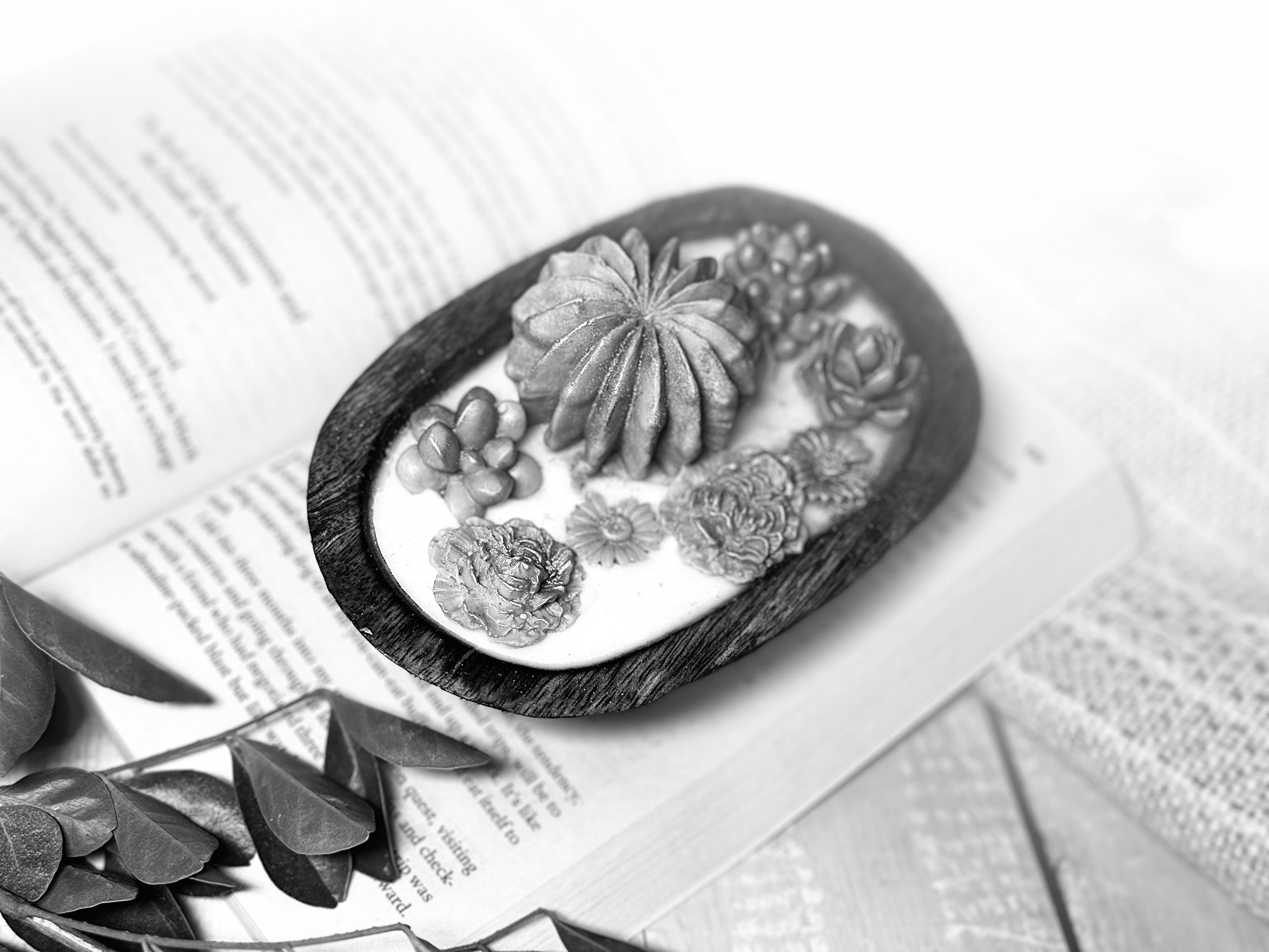 Handmade Succulent Wooden Bowl Candle – Luxury Decorative Soy Wax Candle