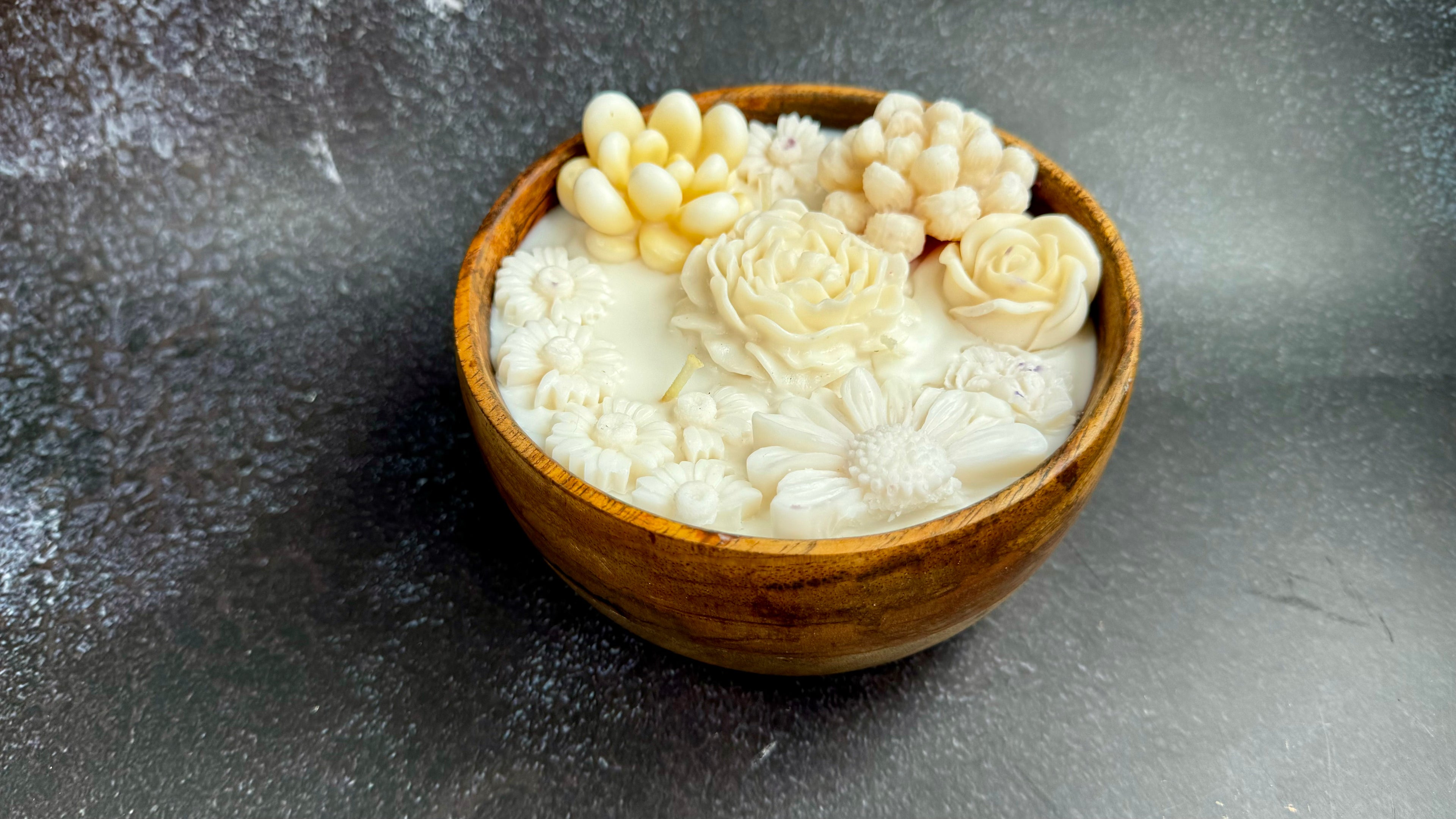 Broomoon Blush Blossom – Handmade Luxury Floral Candle