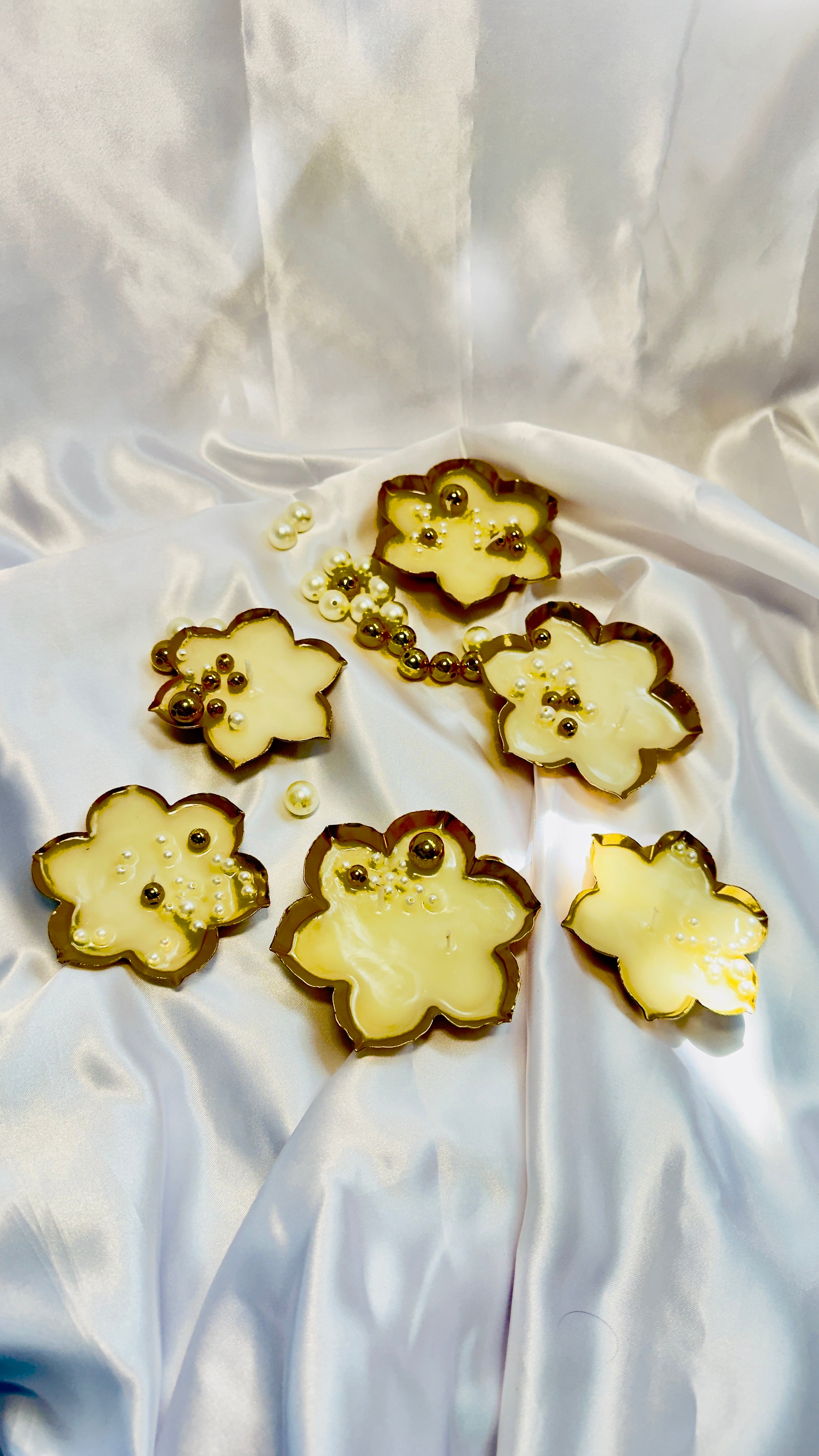 Luxury Flower Shaped Soy Wax Candles – Gold Rim Decorative Scented Candles for Home Décor & Gifting