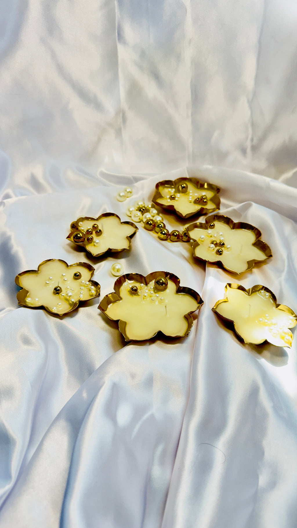 Luxury Flower Shaped Soy Wax Candles – Gold Rim Decorative Scented Candles for Home Décor & Gifting