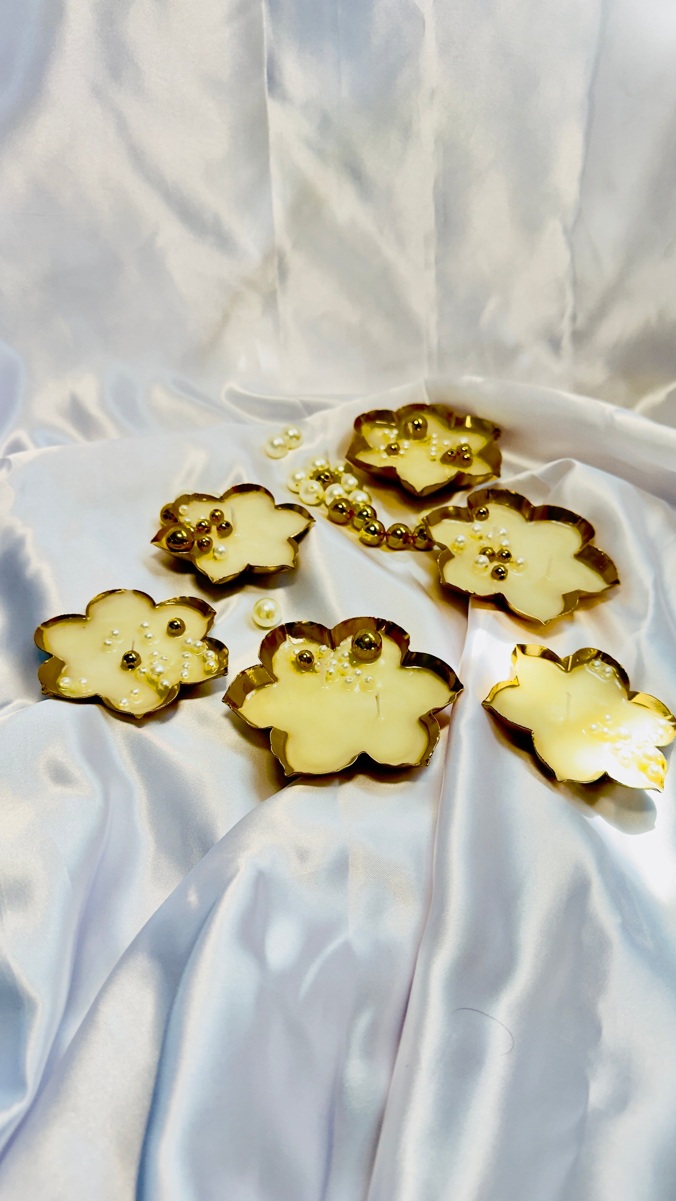 Luxury Flower Shaped Soy Wax Candles – Gold Rim Decorative Scented Candles for Home Décor & Gifting