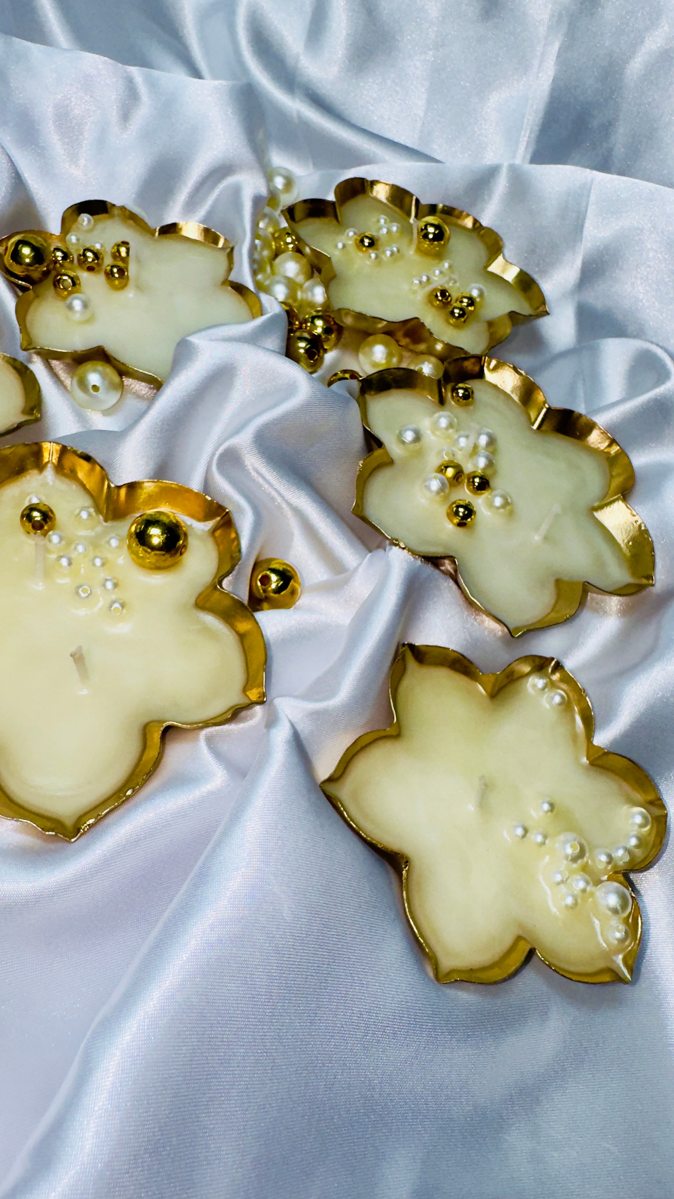 Luxury Flower Shaped Soy Wax Candles – Gold Rim Decorative Scented Candles for Home Décor & Gifting