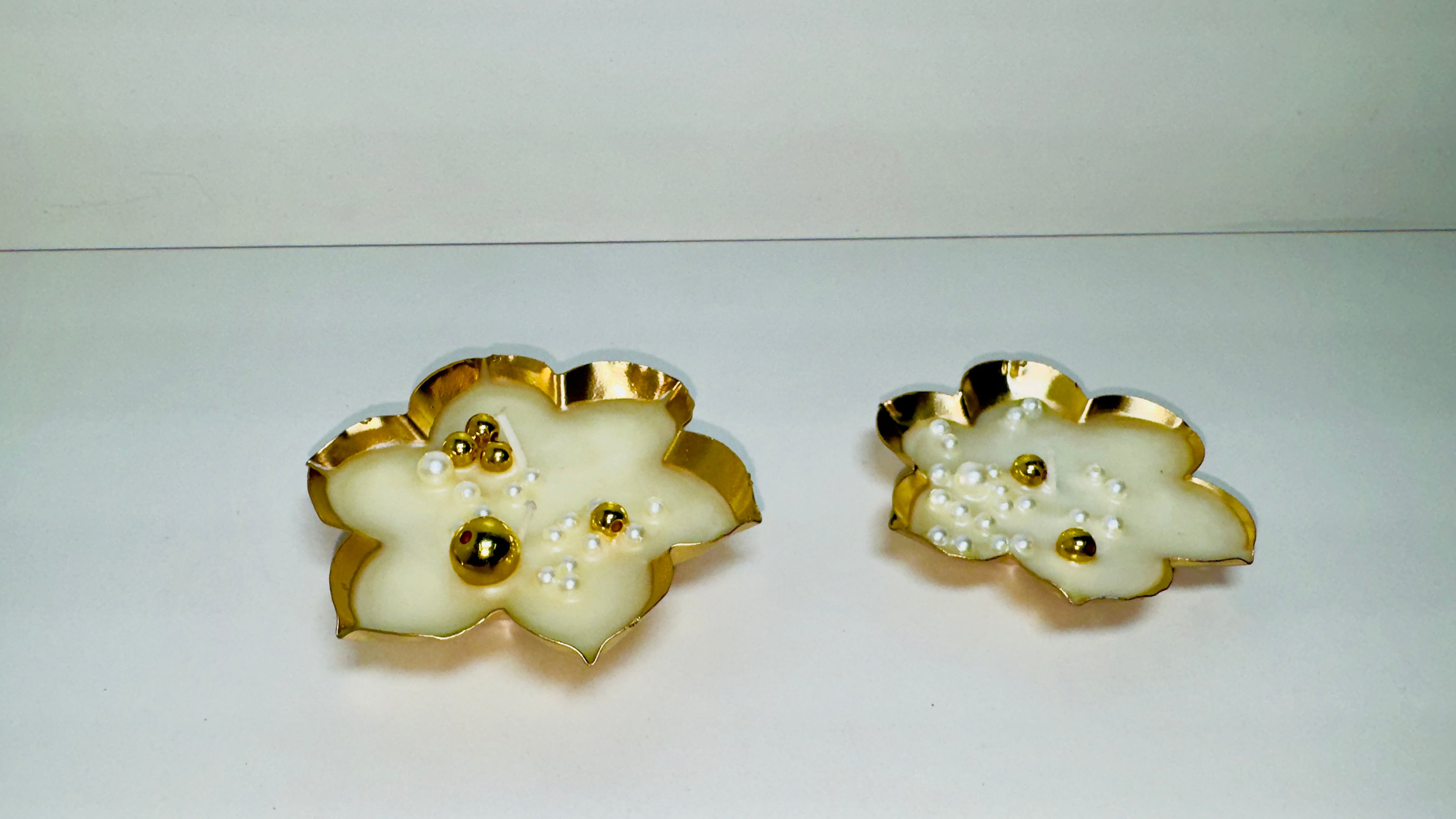 Luxury Flower Shaped Soy Wax Candles – Gold Rim Decorative Scented Candles for Home Décor & Gifting