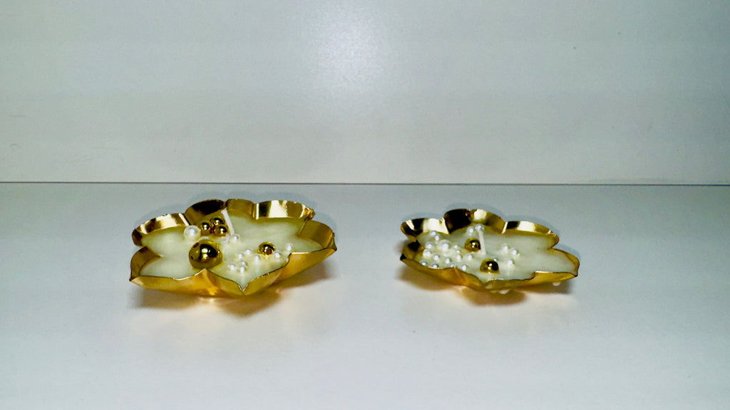Luxury Flower Shaped Soy Wax Candles – Gold Rim Decorative Scented Candles for Home Décor & Gifting