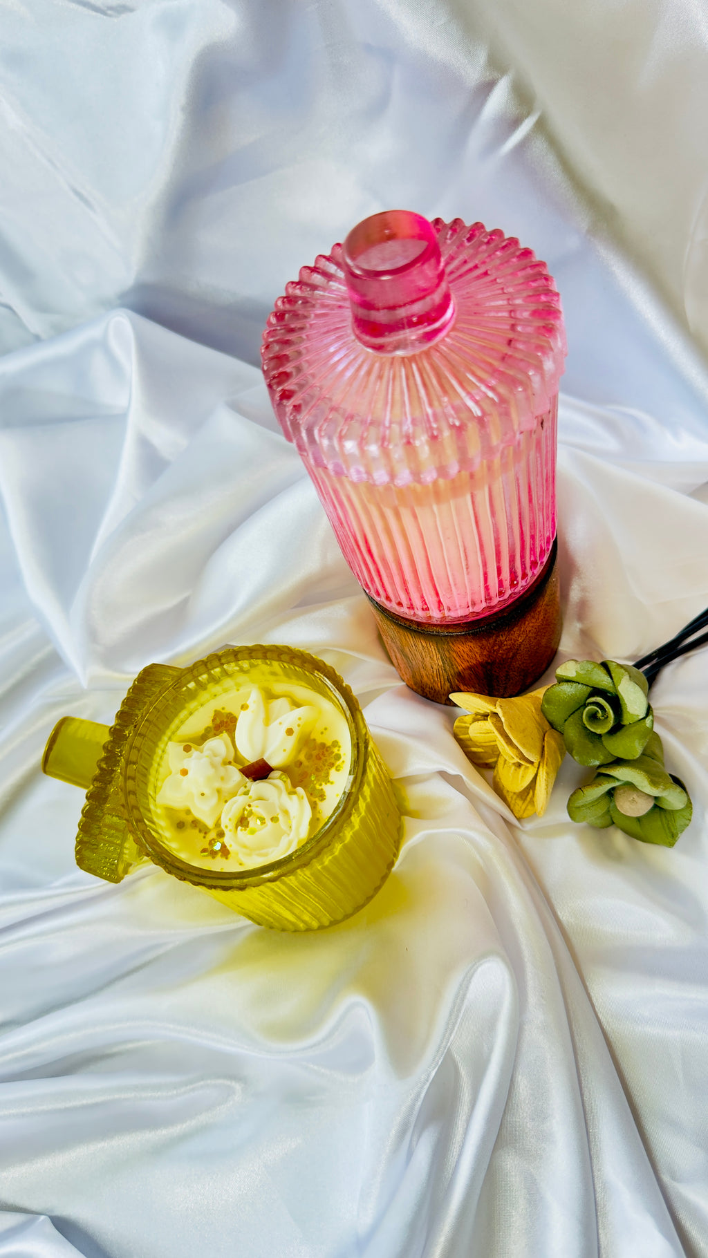 Luxury Ribbed Glass Scented Candle with Lid – Premium Soy Wax Jar Candle (Yellow & Pink Edition)