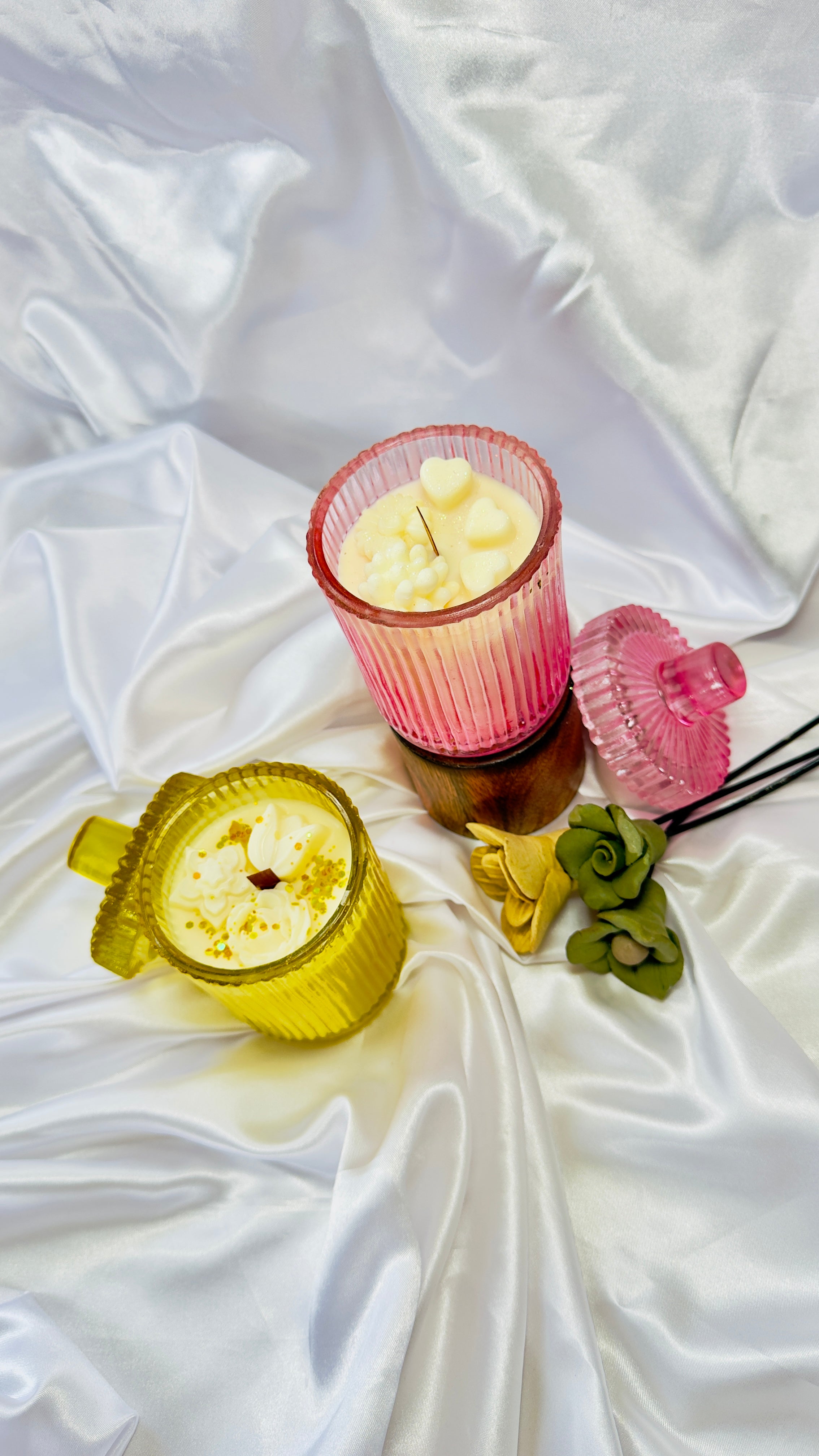 Luxury Ribbed Glass Scented Candle with Lid – Premium Soy Wax Jar Candle (Yellow & Pink Edition)
