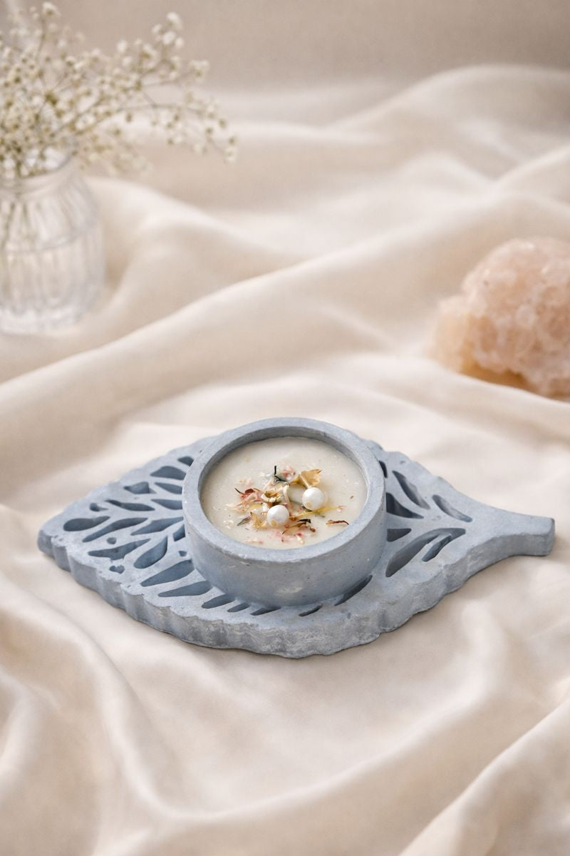 🌿 BloomLeaf Delight – Handcrafted Floral Leaf Tealight Candle