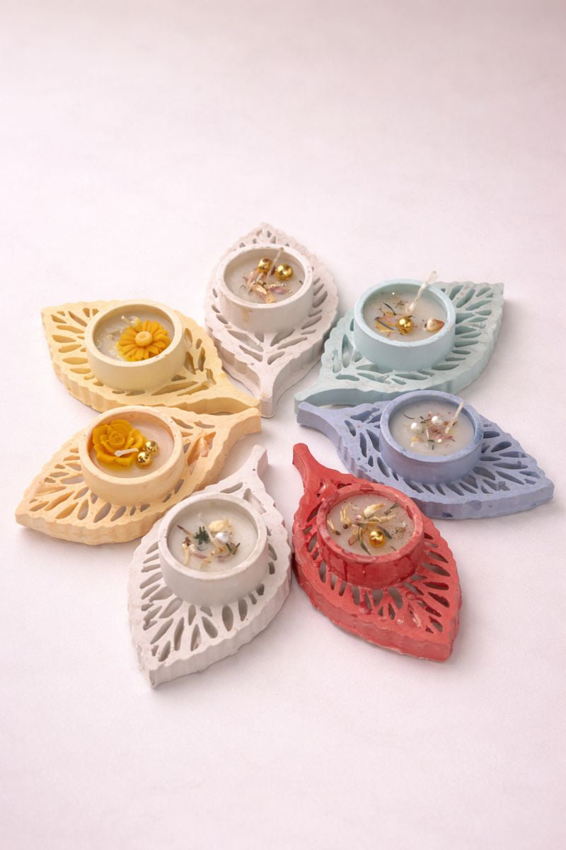 🌿 BloomLeaf Delight – Handcrafted Floral Leaf Tealight Candle